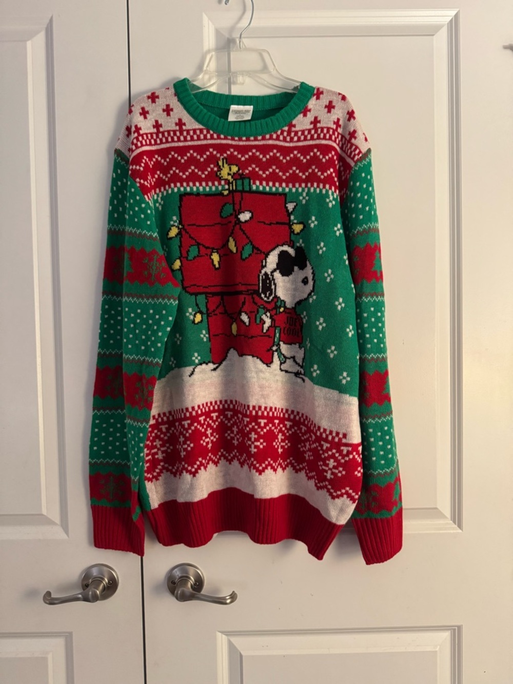 Peanuts Snoopy Red, Green & White Holiday Crewneck Sweater size large/42-44